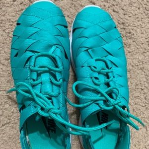 Nike women’s sneakers